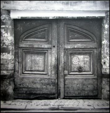 Porte d’entrée en 1960 (photos B.E.-R.). / Copyright www.ruevisconti.com